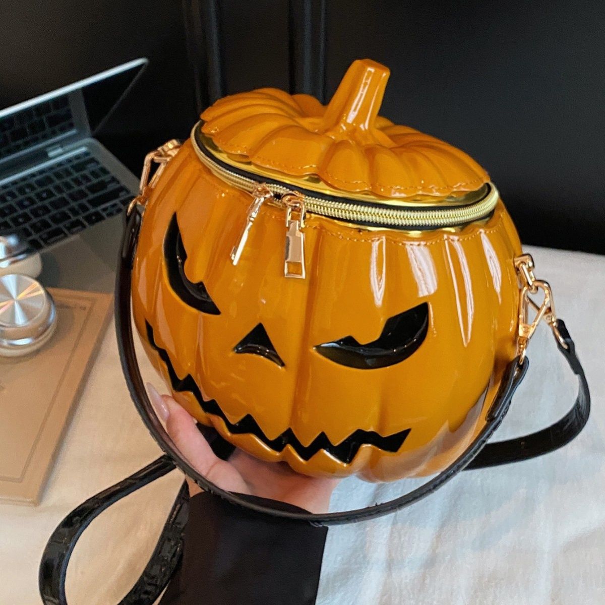 Halloween Pumpkin Crossbody Bag, Novelty 3D Jack-o'-Lantern Shoulder Purse for Holiday Party